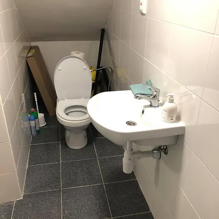 Komplet Vybavena S Wifi Pripojenim A Tv V Prirodnom Prostredi * Hiadel