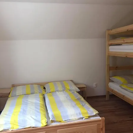 Komplet Vybavena S Wifi Pripojenim A Tv V Prirodnom Prostredi Apartman Hiadel